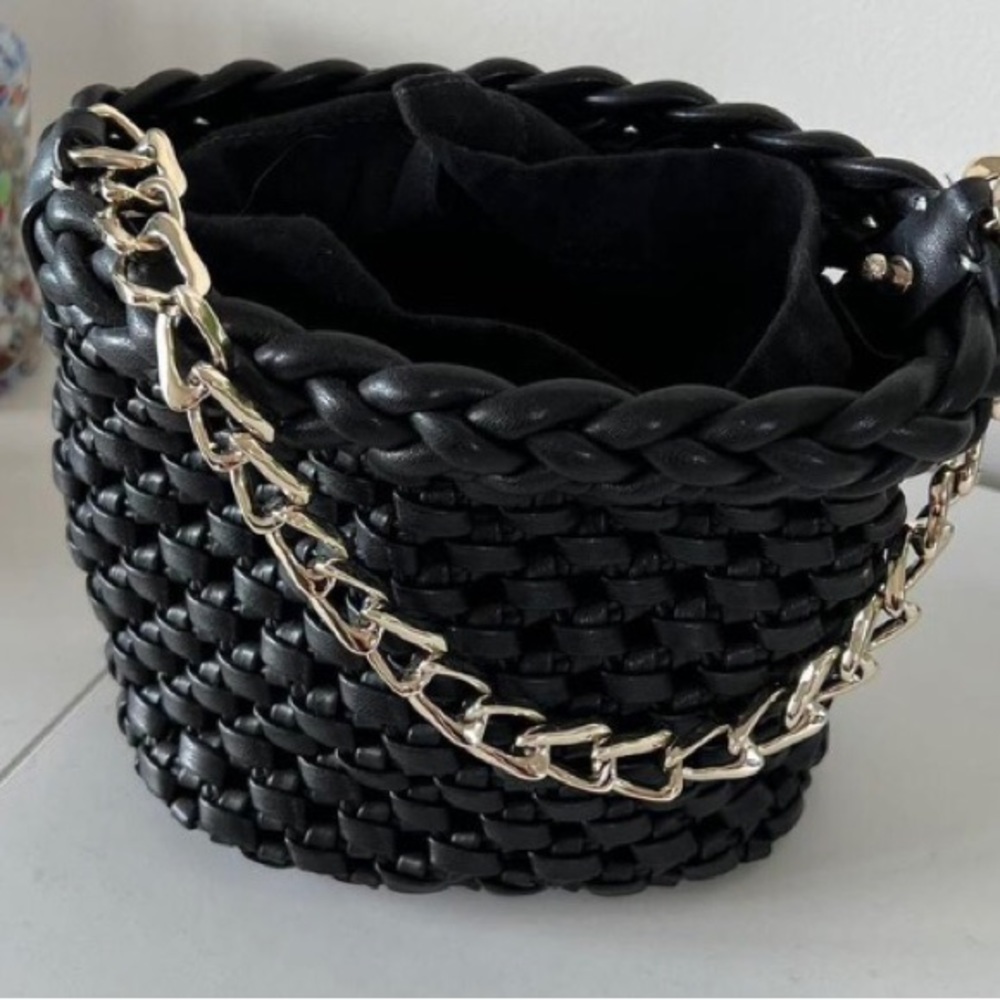 ♥️sold♥️AJE bag: bucket with gold chain detail RRP $375 - Picture 5 of 6